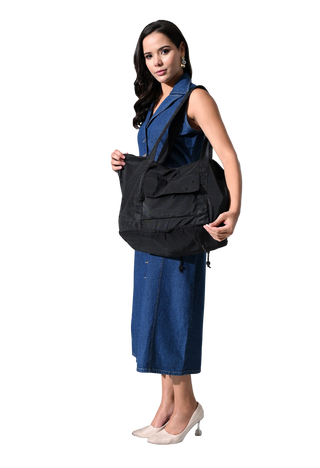 Origami Tote Noir, carried open
